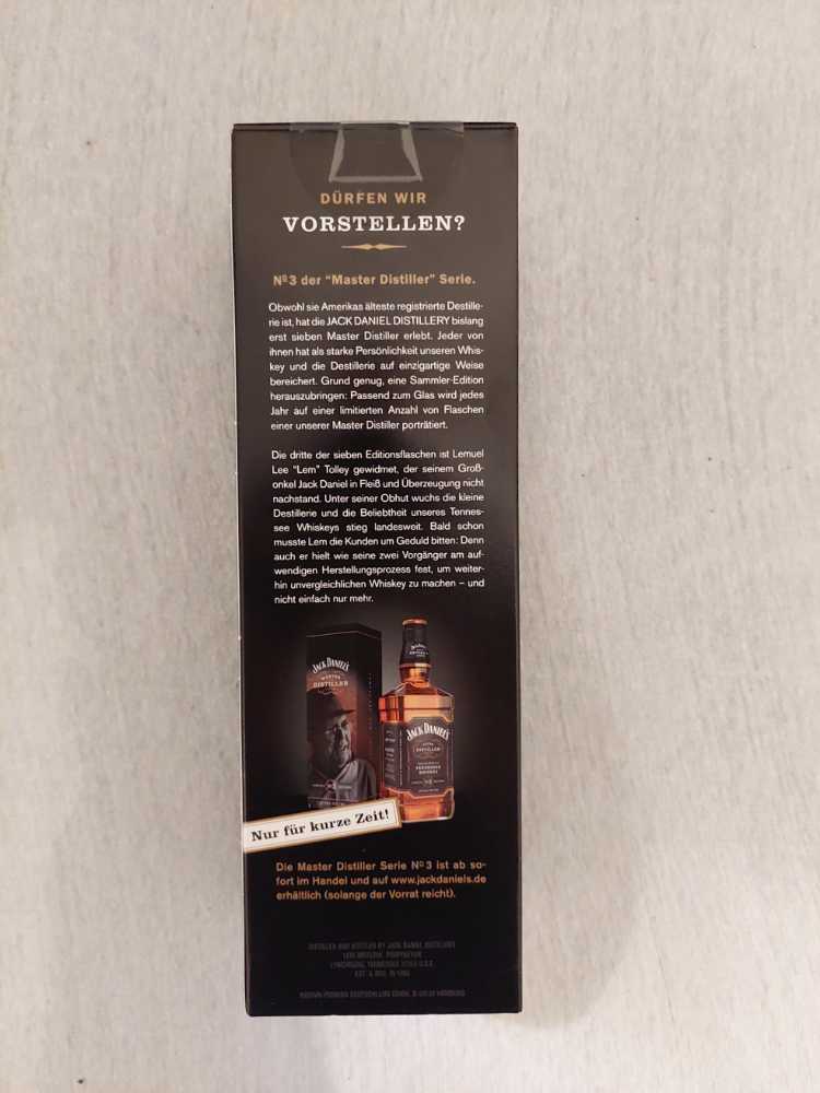 Master Distiller #3 + Glas  (700 mL) alcohol collectible - Main Image 2
