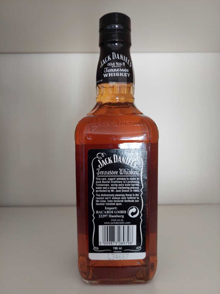 Black Label   (700 mL) alcohol collectible - Main Image 2