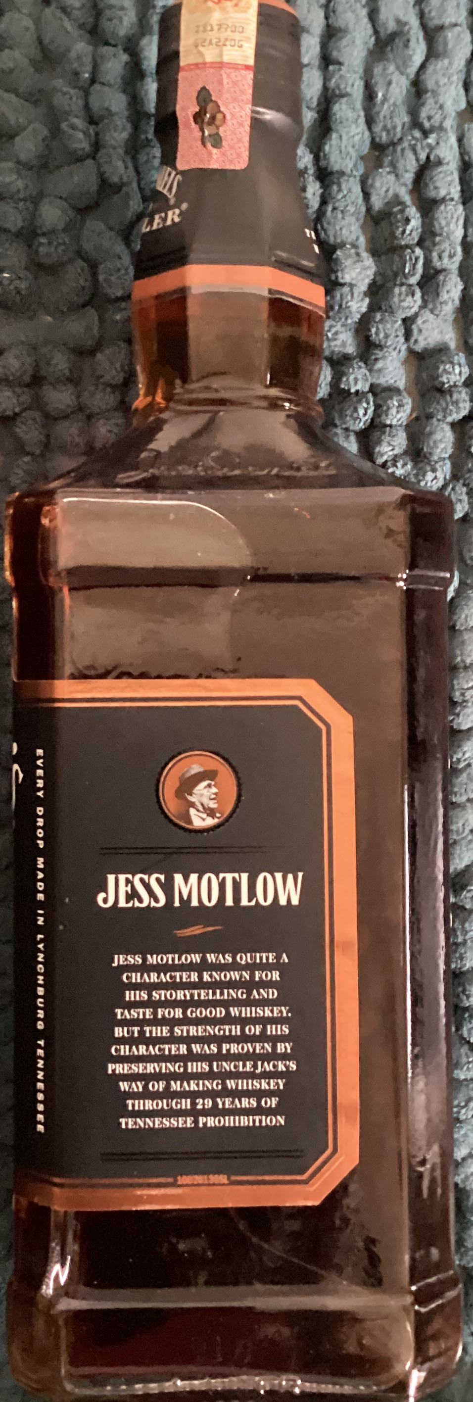 Master Distiller #2 - Jack Daniels Distillery (1 L) alcohol collectible [Barcode 082184090442] - Main Image 3