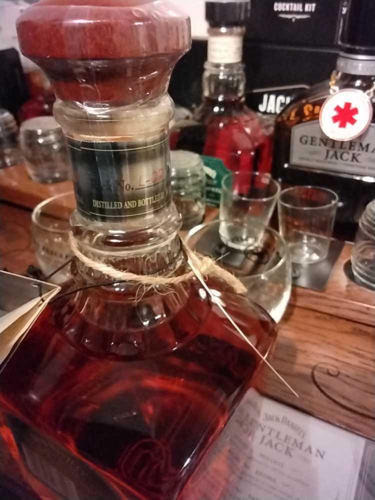 Single Barrel  8-25-00 - Jack Daniel Distillery (700 mL) alcohol collectible - Main Image 3