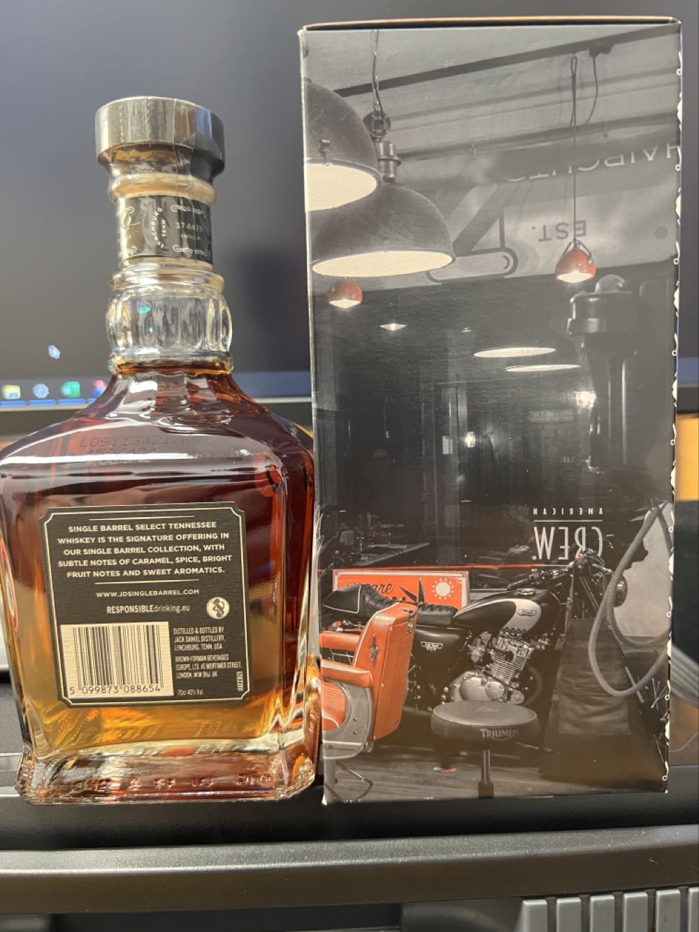 Corman- Collins Barber Shop R#2 2017 - Jack Daniel’s Distillery, Lynchburg, TN (700 mL) alcohol collectible [Barcode 5099873088654] - Main Image 2