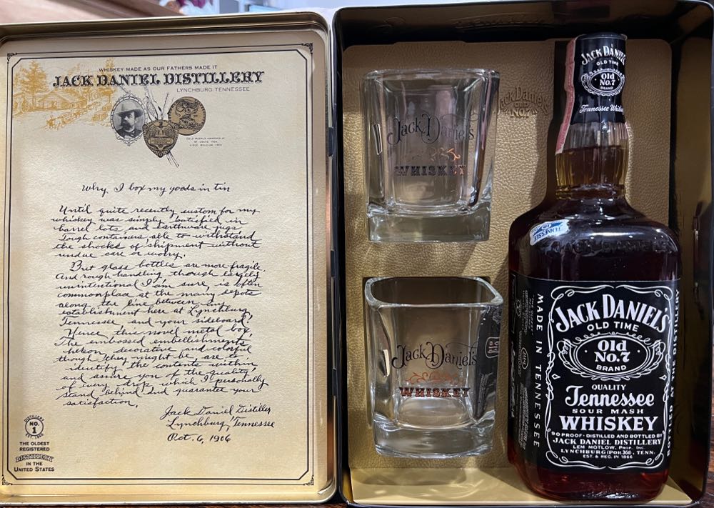 Set Black Label 2 Glass Shots 1982 - Jack Daniel’s Distillery, Lynchburg, TN (750 mL) alcohol collectible - Main Image 2