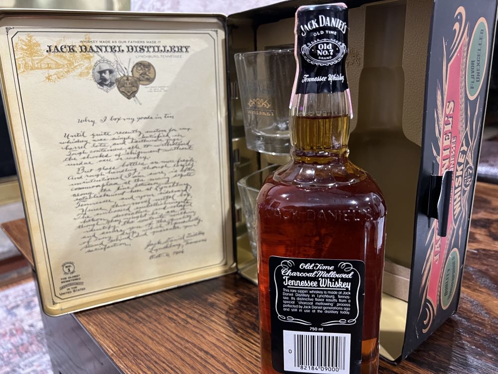 Set Black Label 2 Glass Shots 1982 - Jack Daniel’s Distillery, Lynchburg, TN (750 mL) alcohol collectible - Main Image 3