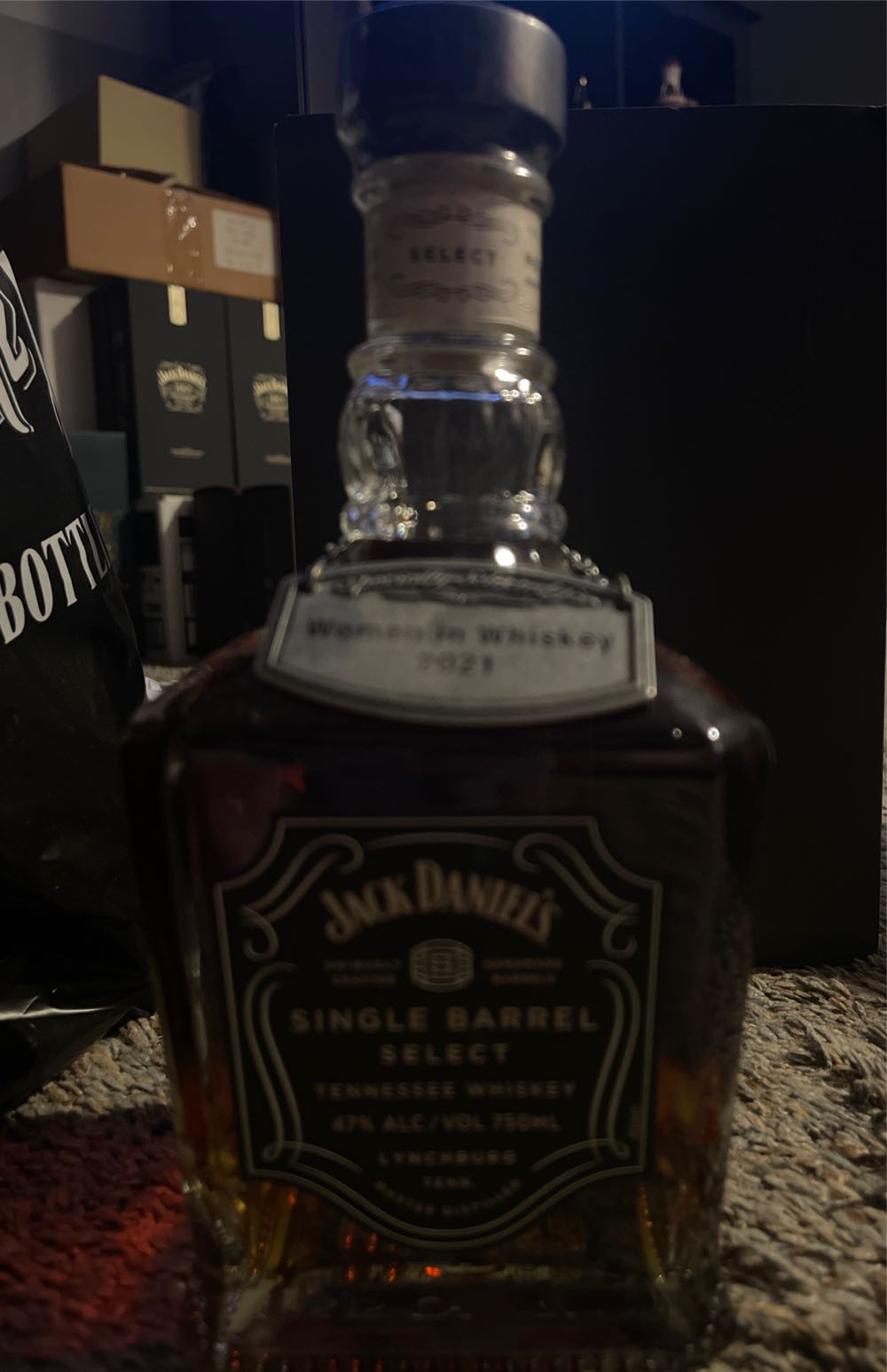 Women In Whiskey - Jack Daniel’s (750 mL) alcohol collectible [Barcode 082184004289] - Main Image 3