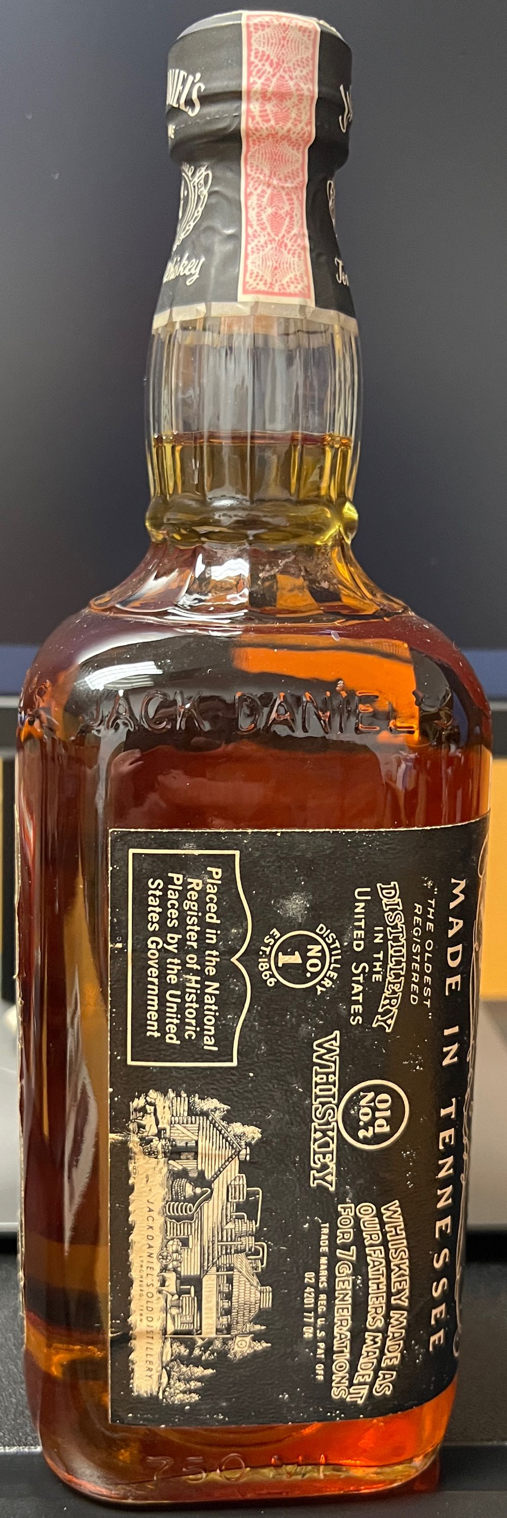 Black Label 1986 - Jack Daniel’s Distillery, Lynchburg, TN (750 mL) alcohol collectible - Main Image 2
