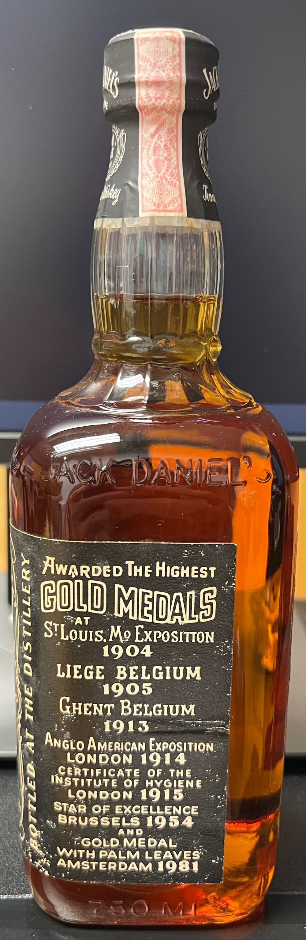 Black Label 1986 - Jack Daniel’s Distillery, Lynchburg, TN (750 mL) alcohol collectible - Main Image 4