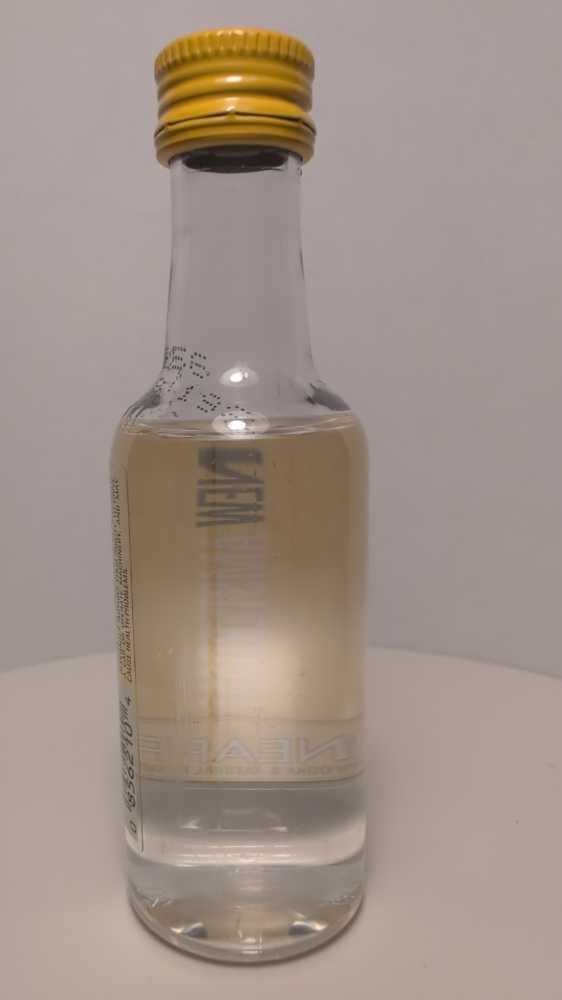 New Amsterdam Pineapple Vodka - New Amsterdam Spirits Company (50 mL) alcohol collectible [Barcode 085000006214] - Main Image 3