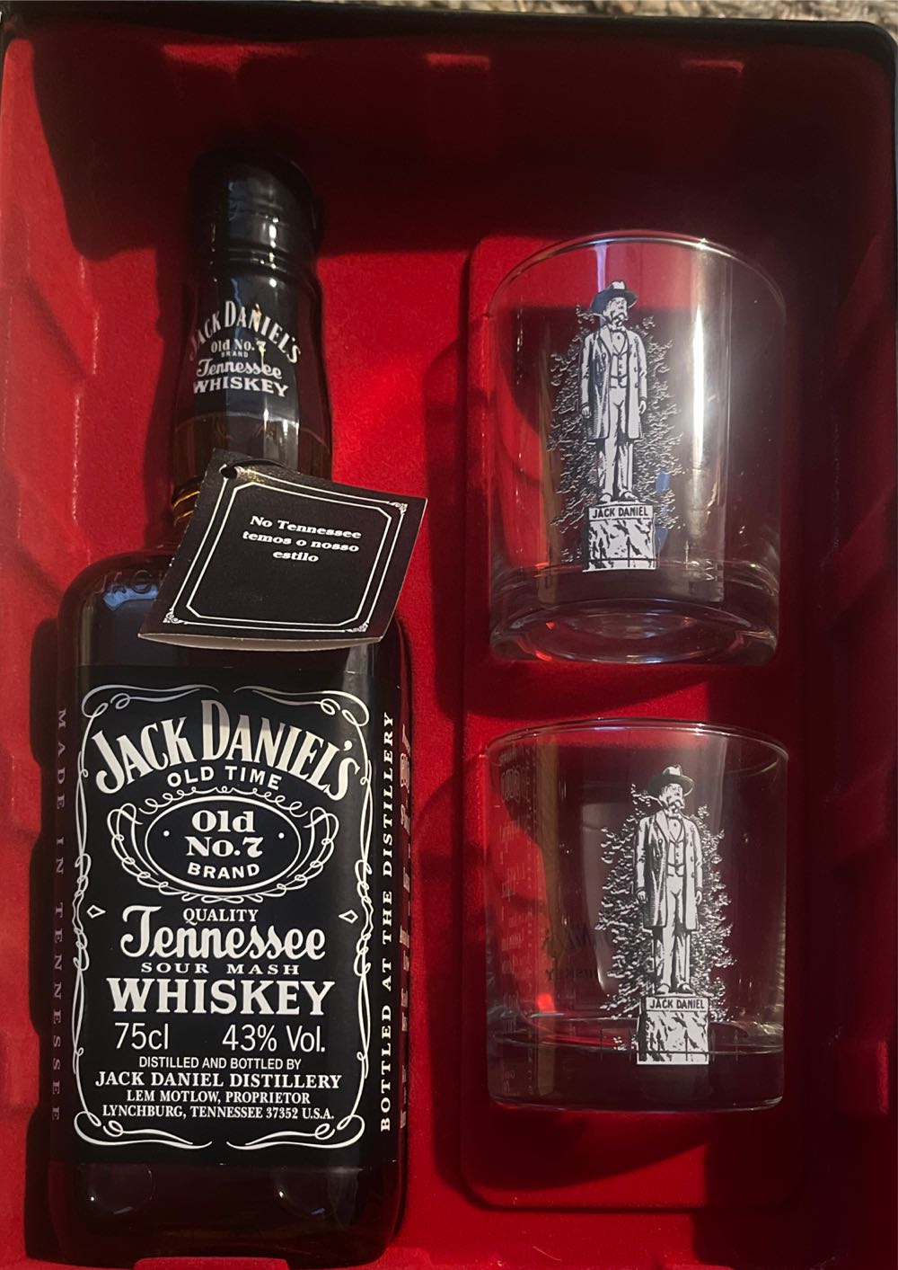 Tin - Black A Man Of Great Vision - Jack Daniel’s (750 mL) alcohol collectible [Barcode 082184090534] - Main Image 3