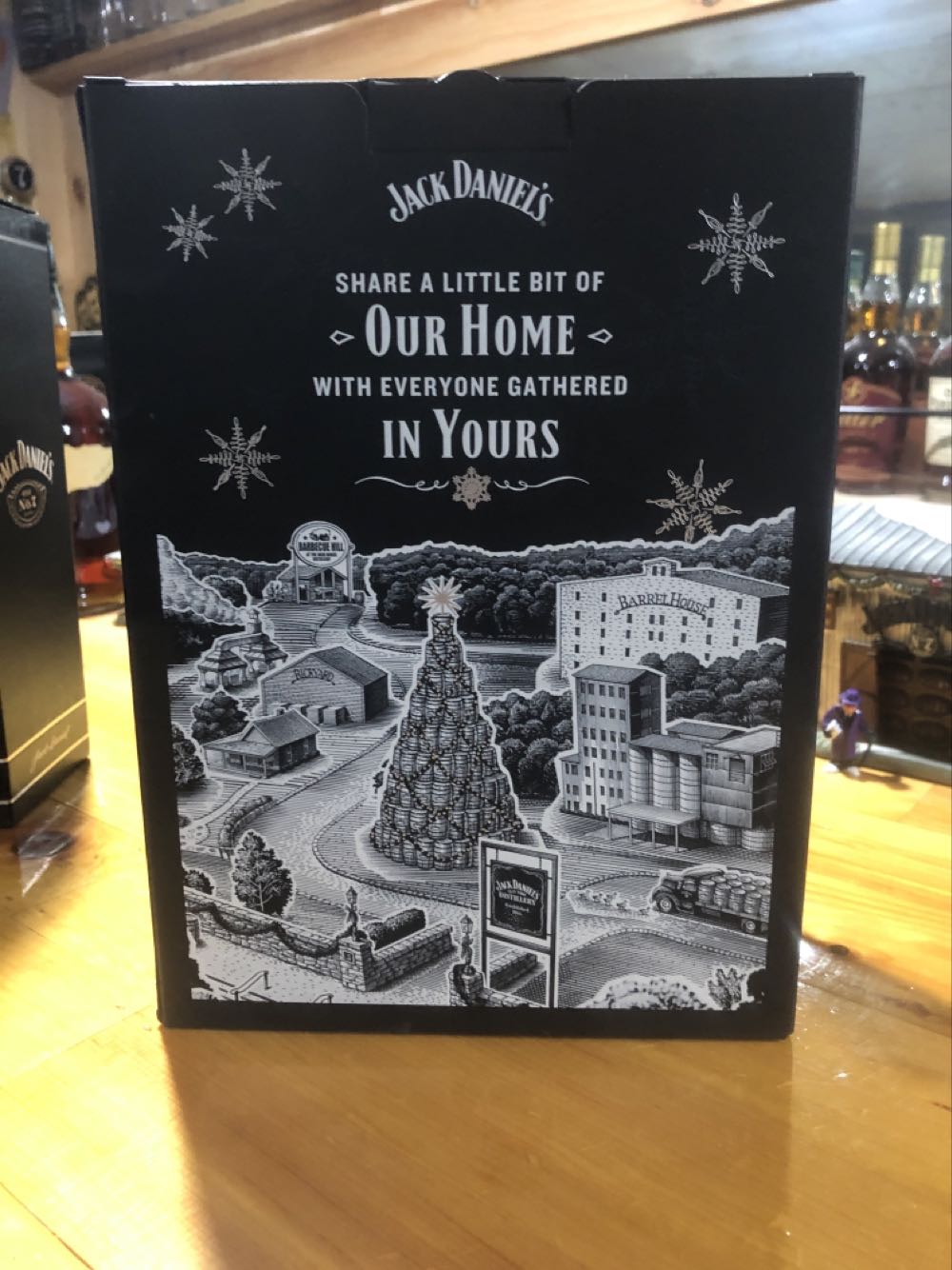 BOX SET : Black Label Holiday (b)  (750 mL) alcohol collectible - Main Image 2