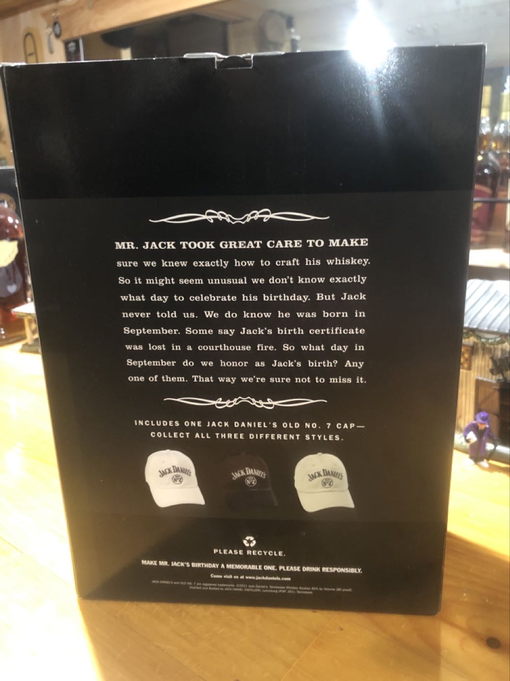 BOX SET : Black Label Hat (a)  (750 mL) alcohol collectible - Main Image 2