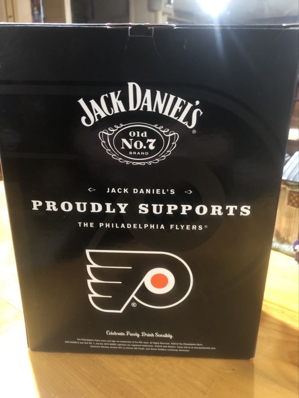 BOX SET : Black Label Flyers (b)  (750 mL) alcohol collectible - Main Image 2