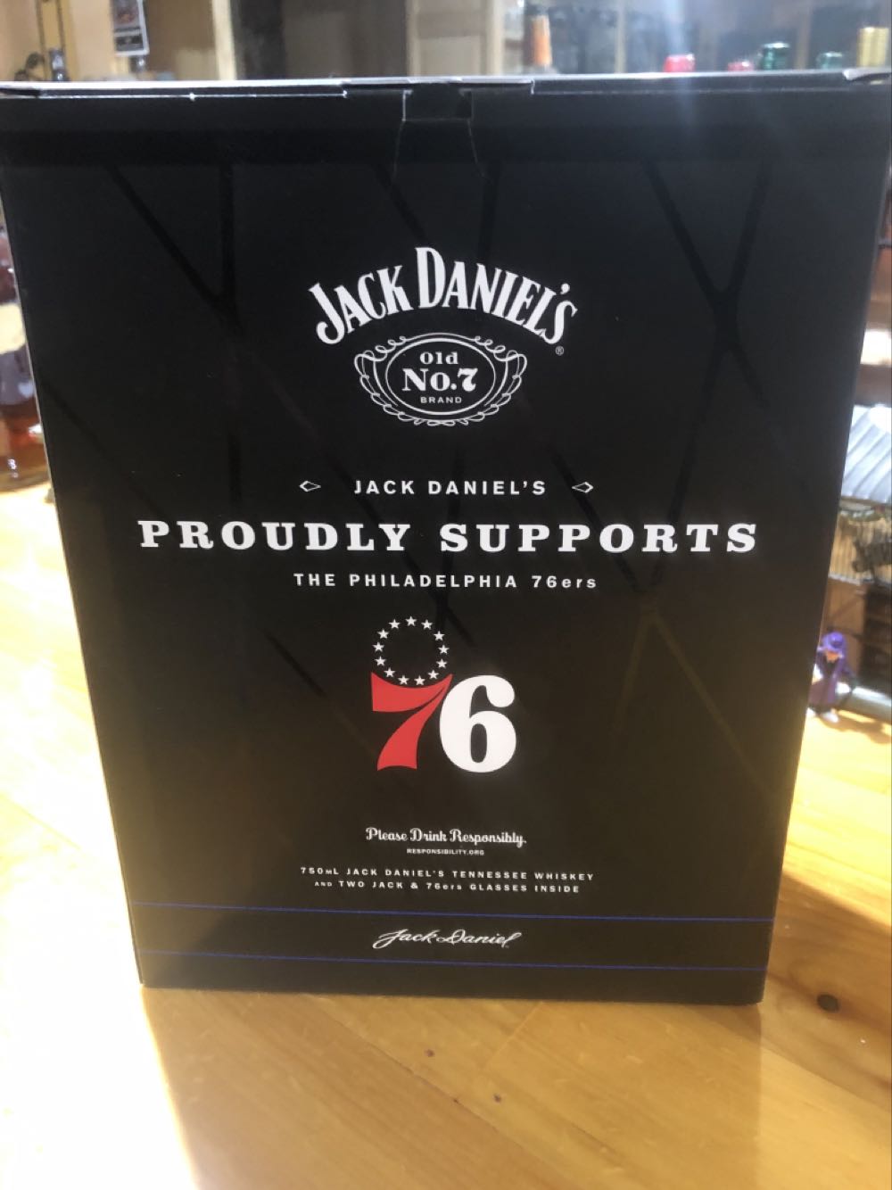 BOX SET : Black Label 76ers  (750 mL) alcohol collectible - Main Image 2