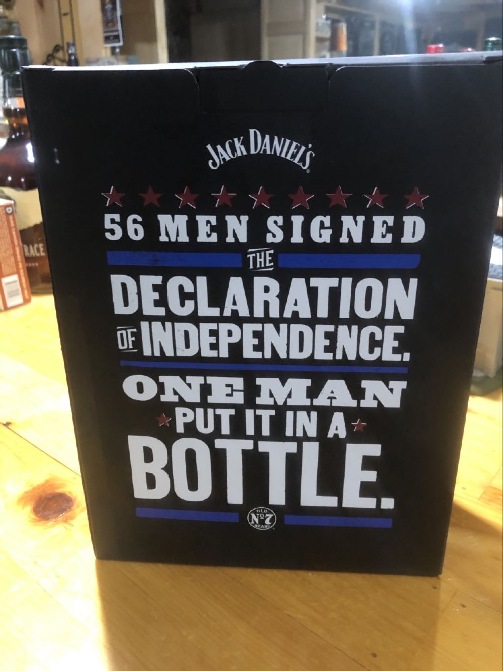 BOX SET : Black Label - Rocks (b)  (750 mL) alcohol collectible - Main Image 2