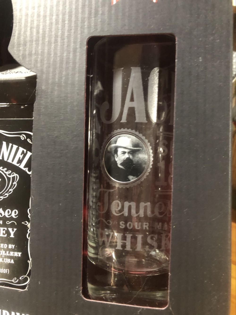 BOX SET : Black Label Holiday (g)  (750 mL) alcohol collectible - Main Image 3