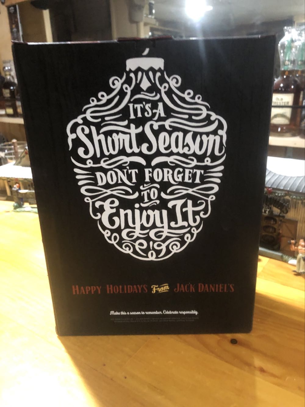 BOX SET : Black Label Glasses (c)  (750 mL) alcohol collectible - Main Image 2