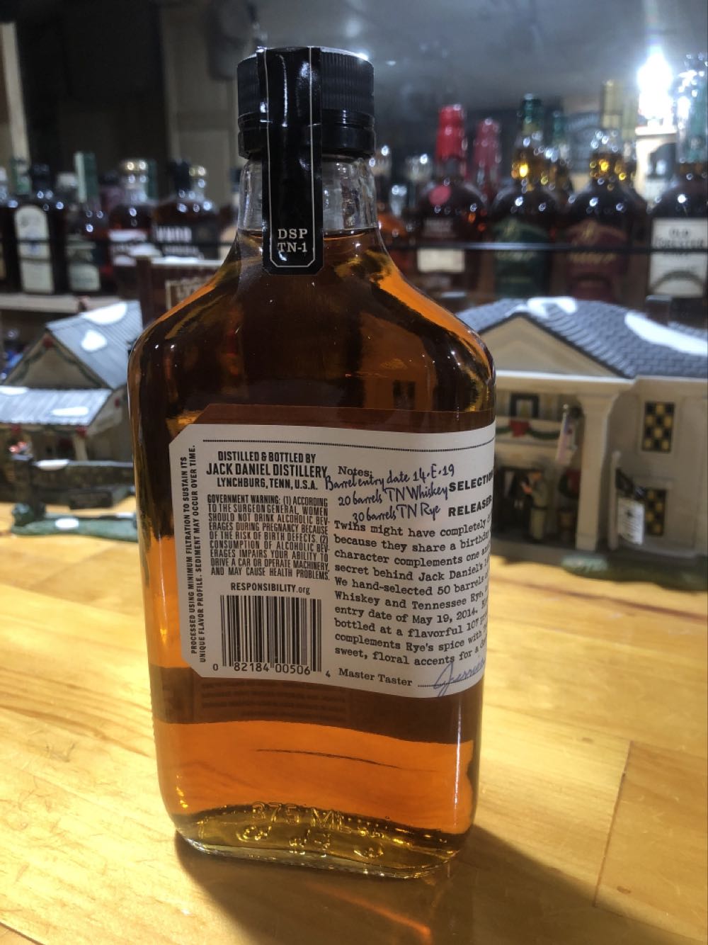 LIQUOR : Tasters #7  (375 mL) alcohol collectible - Main Image 2