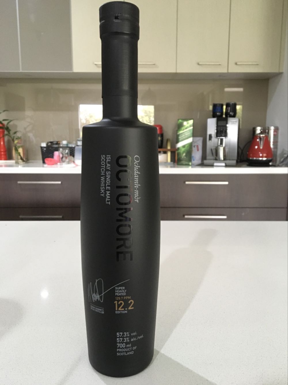 Bruichladdich Octomore 12.2 573% L.e. - Bruichladdich Distillery (700 mL) alcohol collectible [Barcode 5055807414807] - Main Image 2