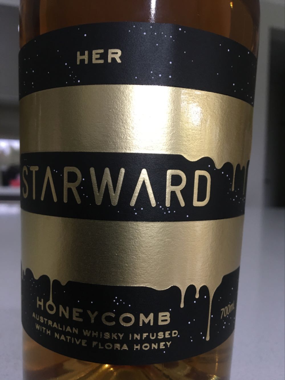 Starward Honeycomb - Starward (700 mL) alcohol collectible [Barcode 9346943002055] - Main Image 2