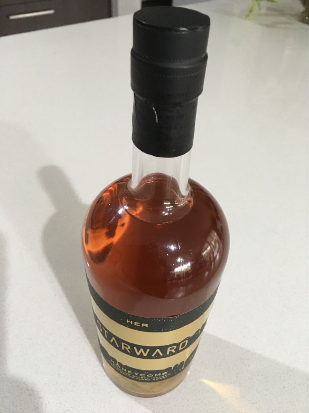 Starward Honeycomb - Starward (700 mL) alcohol collectible [Barcode 9346943002055] - Main Image 4