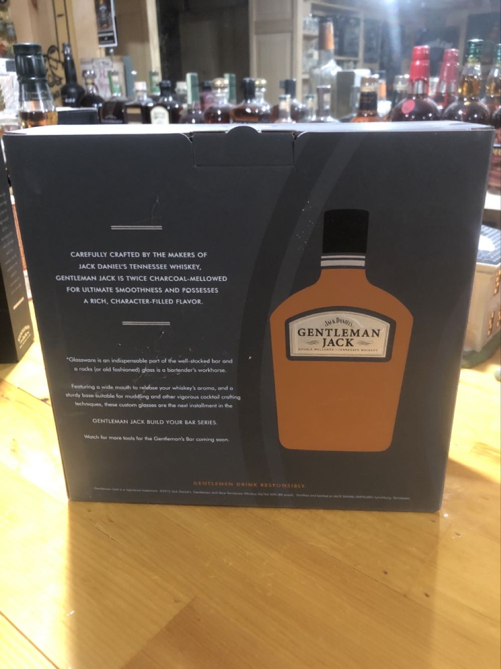 BOX SET : Gentleman- Rocks (a)  (750 mL) alcohol collectible - Main Image 2