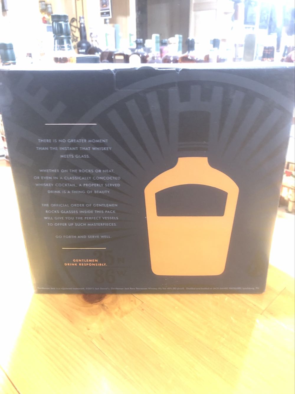 BOX SET : Gentleman- Rocks (c)  (750 mL) alcohol collectible - Main Image 2