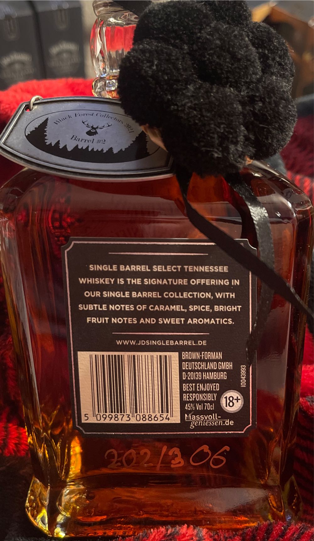 Black Forest Collectors Barrel #2 - Jack Daniel‘s Distillery (750 mL) alcohol collectible - Main Image 3
