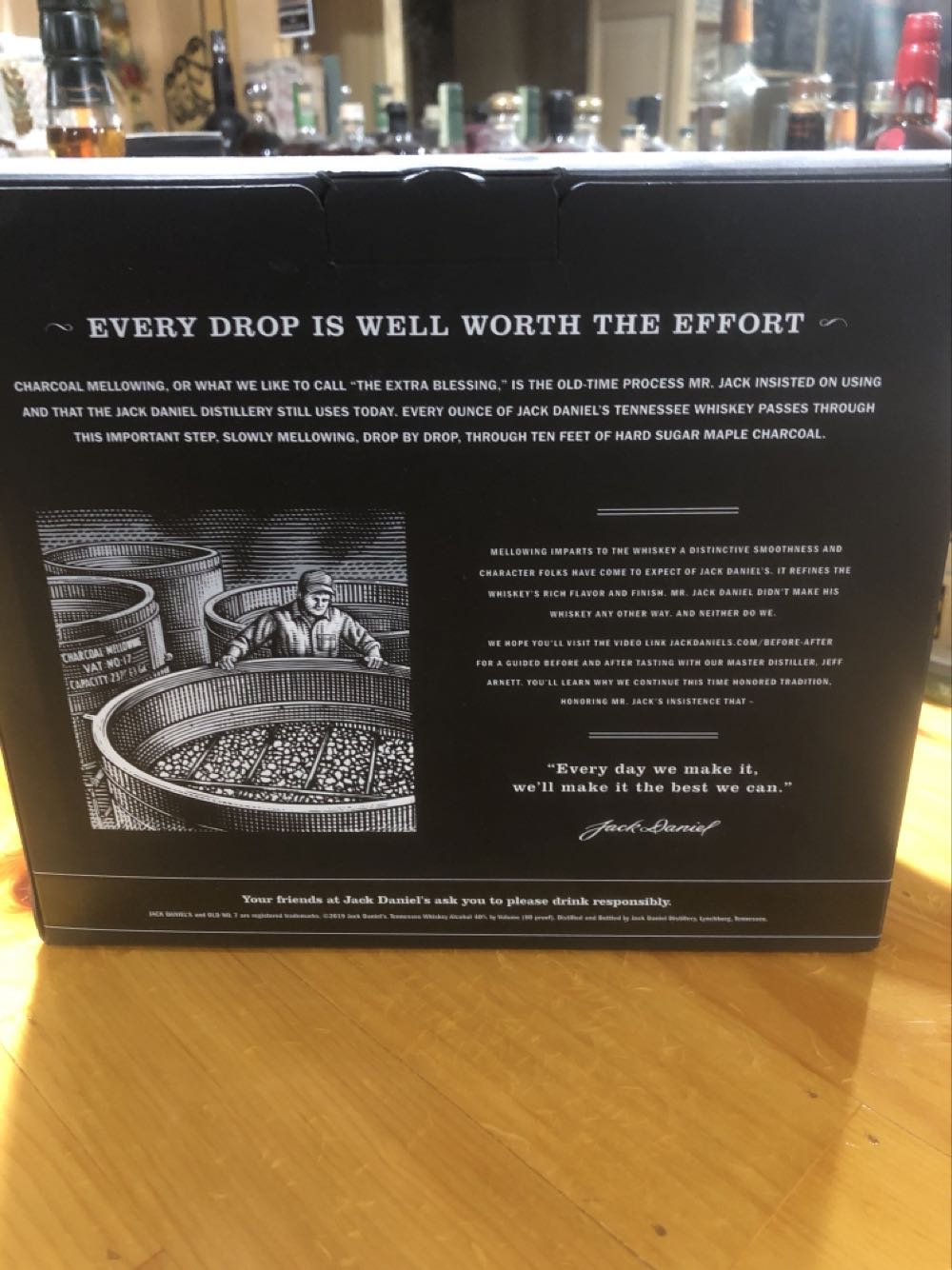 BOX SET : Charcoal Mellowing  (375 mL) alcohol collectible - Main Image 2