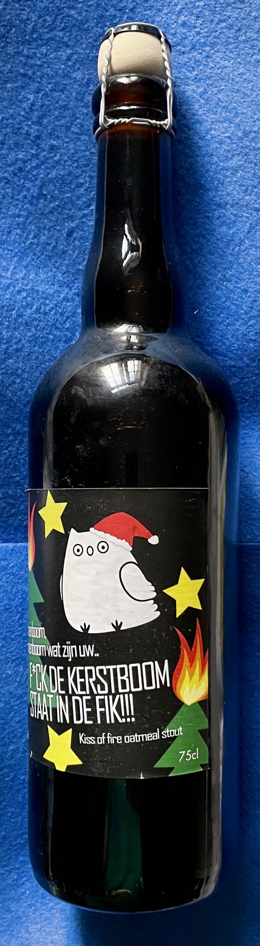 F*ck De Kerstboom Staat In De Fik!!! - Uiltje Brewing Company (750 mL) alcohol collectible [Barcode 8717953229502] - Main Image 4