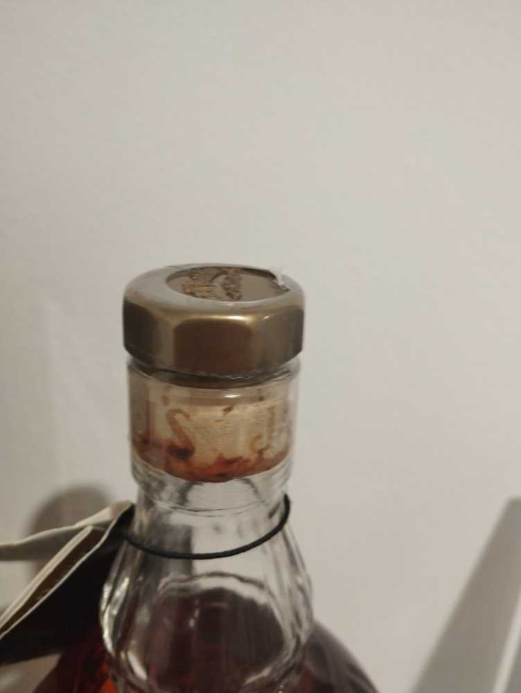 Gold Medal 1954  (1000 mL) alcohol collectible - Main Image 3