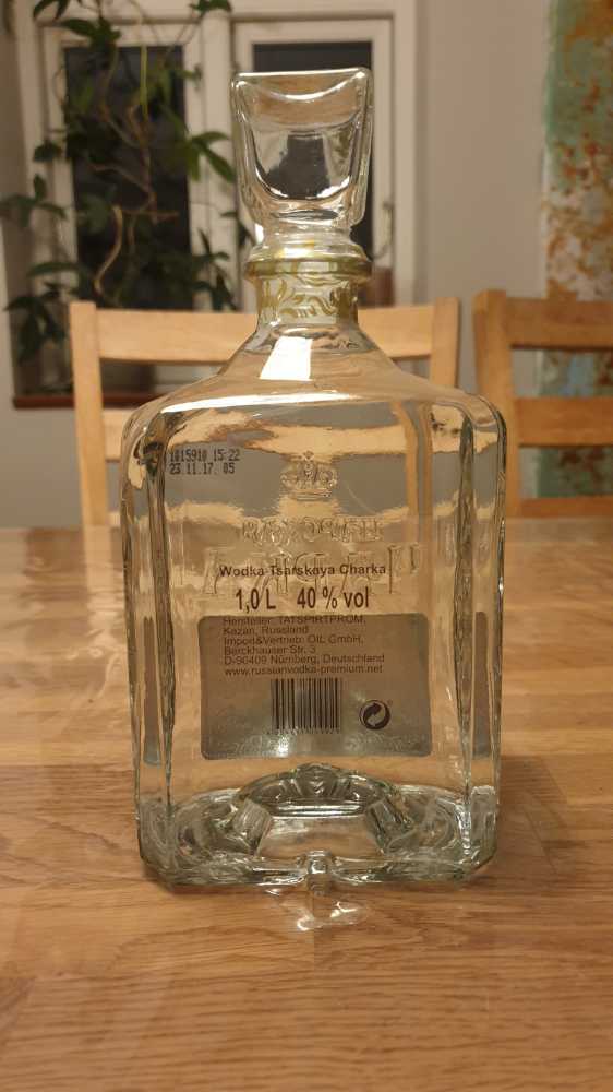 Tsarskaya Charka Gold Vodka 40% 1l 40% Russia - Tatspiritprom (1000 mL) alcohol collectible [Barcode 4604661009929] - Main Image 2