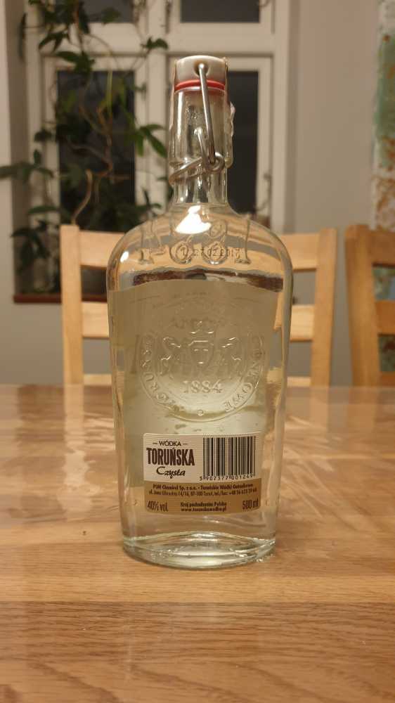 Torunska Vodka 500ml 40% Poland  (500 mL) alcohol collectible [Barcode 5907377001249] - Main Image 2