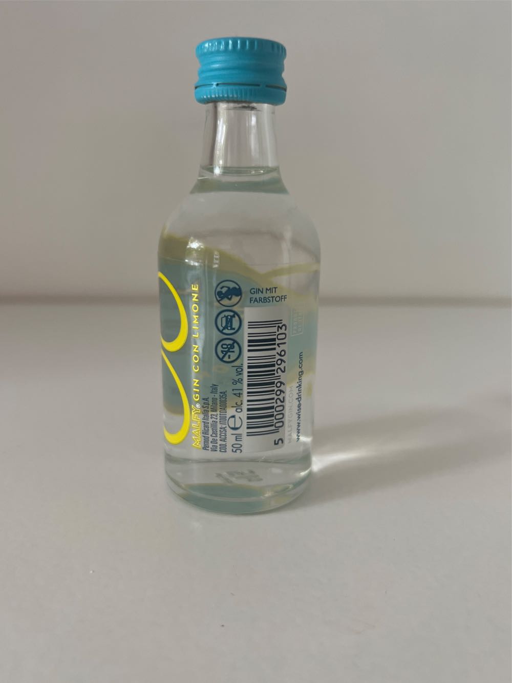 Malfy Con Limone Gin - Pernod Ricard Italia S.p.A. (50 mL) alcohol collectible [Barcode 5000299296103] - Main Image 2