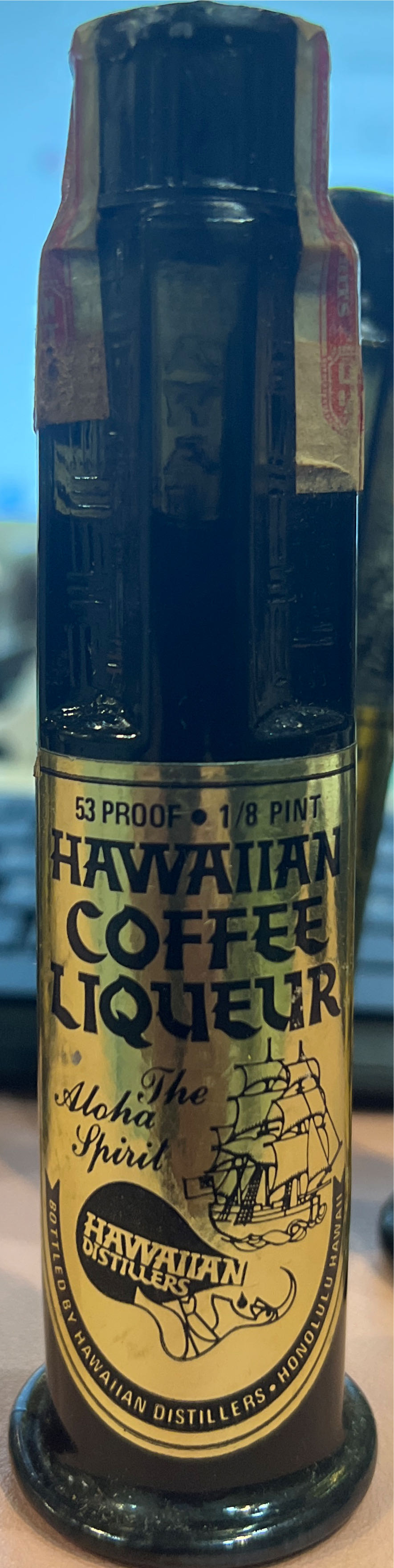Hawaiian Coffee Liqueur Aloha  alcohol collectible - Main Image 2