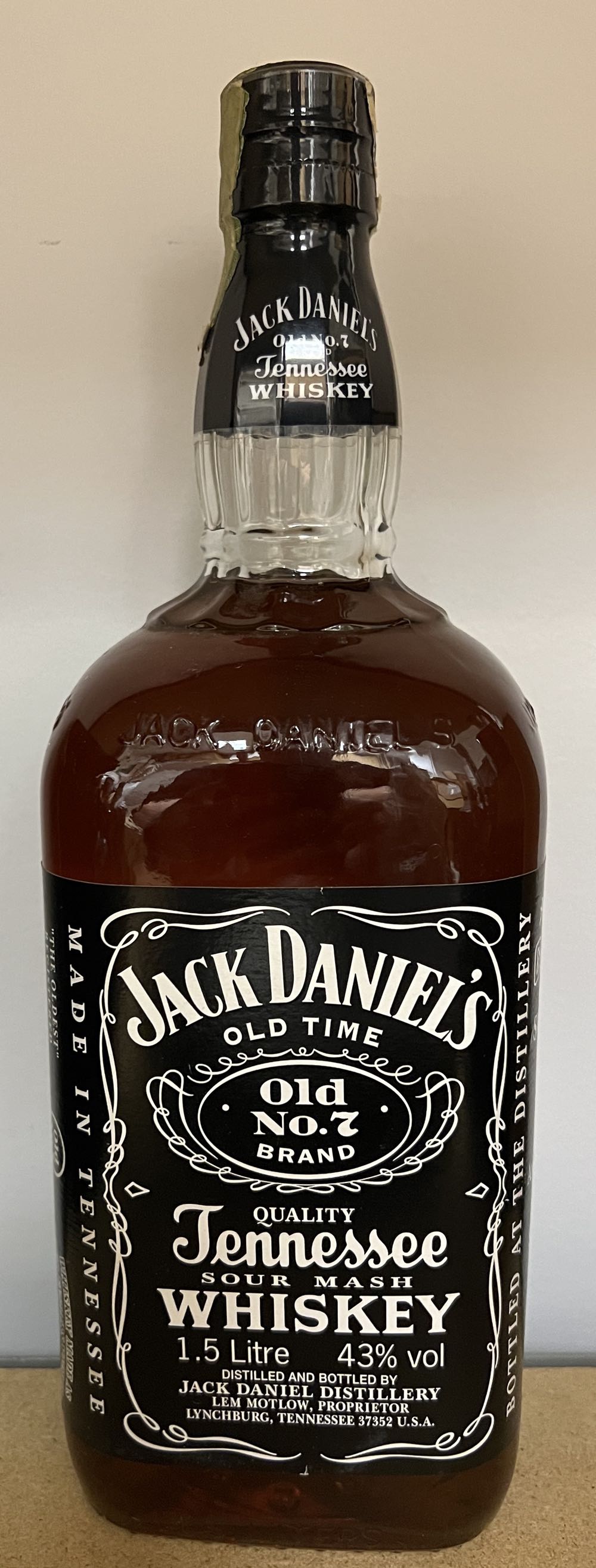 Set A Family Of Fine Wiskey From JD