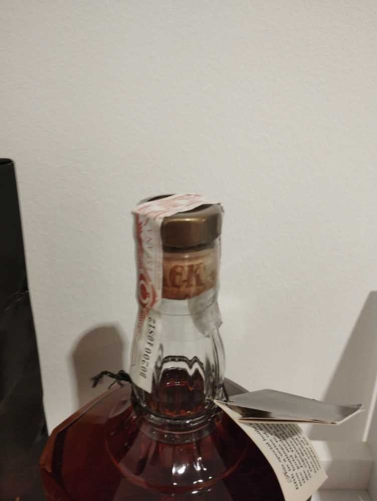 Gold Medal 1915  (1000 mL) alcohol collectible - Main Image 3