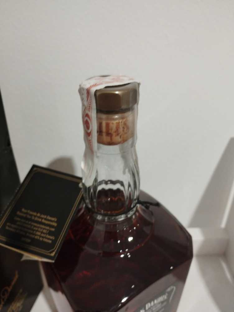 Gold Medal 1915  (1000 mL) alcohol collectible - Main Image 4