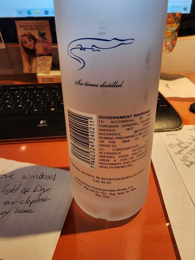 Cayman Blue  - Isidro Bordas, S.A. (700 mL) alcohol collectible [Barcode 7462324240211] - Main Image 2