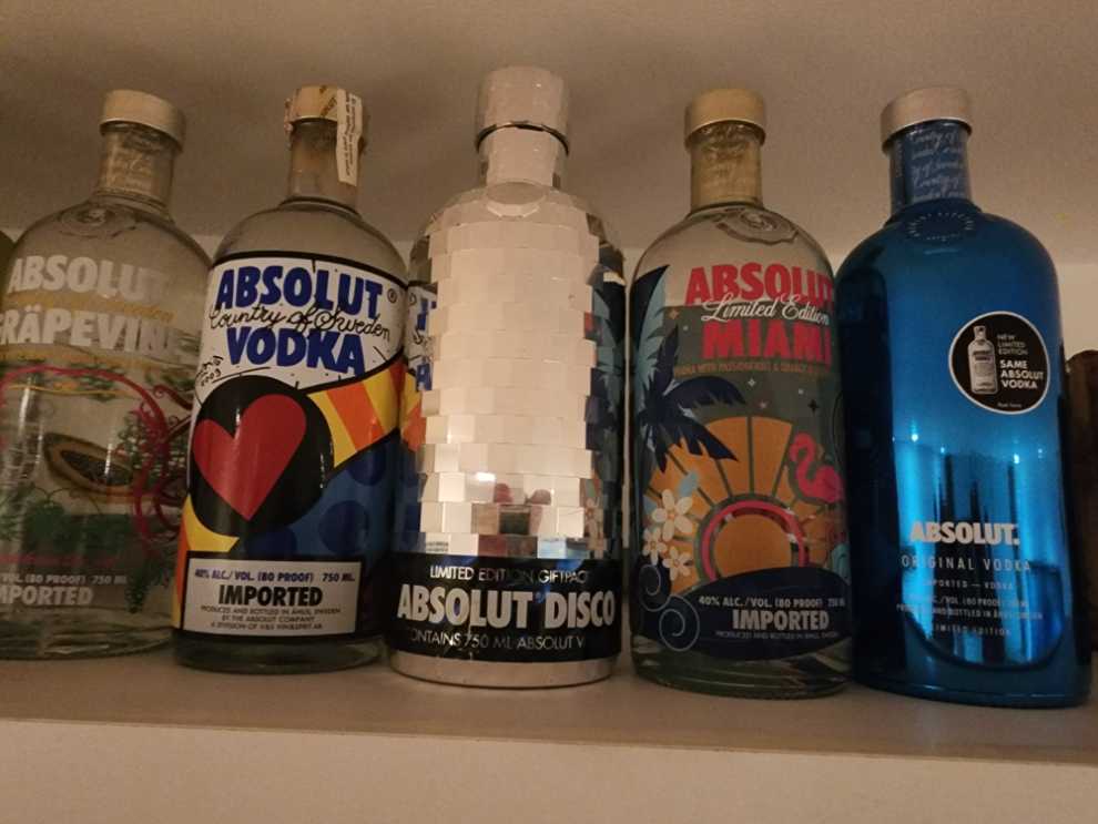 Absolut En Caracas  alcohol collectible - Main Image 3