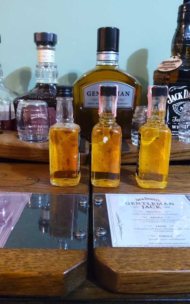 Mini Jack Daniels 50 ml Lot of 3  - Jack Daniel Distillery (50 mL) alcohol collectible - Main Image 3