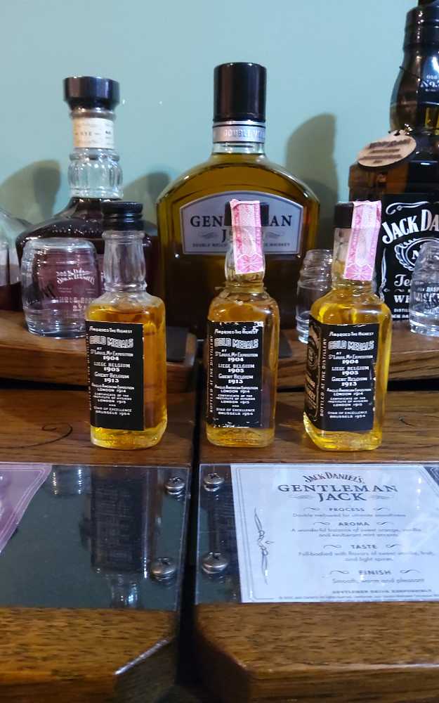 Mini Jack Daniels 50 ml Lot of 3  - Jack Daniel Distillery (50 mL) alcohol collectible - Main Image 4