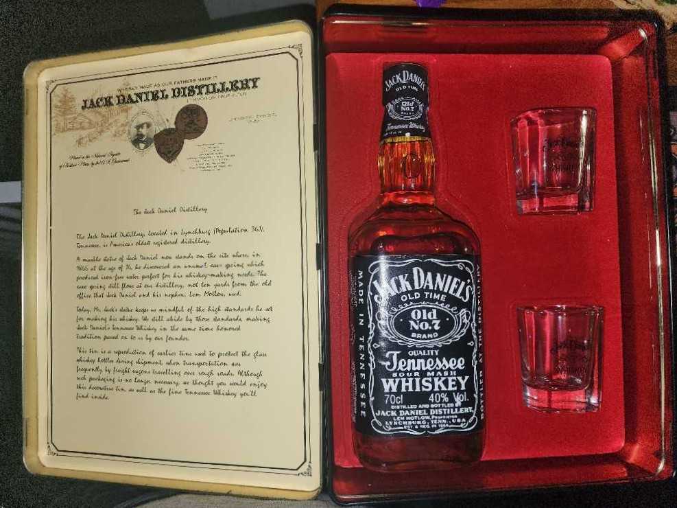 1995 UK Tin Set - Jack Daniels Distillery (700 mL) alcohol collectible - Main Image 2