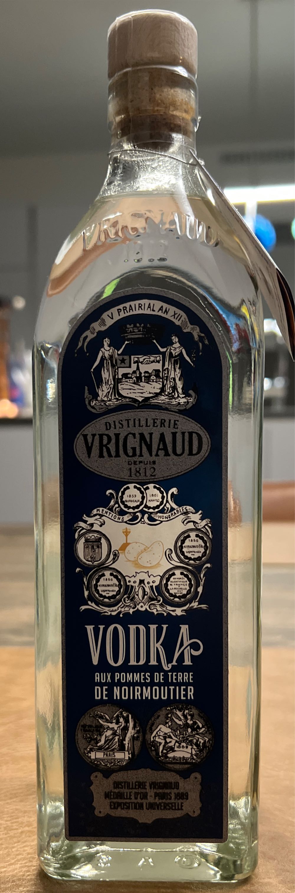 Vodka Vrignaud - Distillerie Vrignaud (700 mL) alcohol collectible [Barcode 3274320840203] - Main Image 3