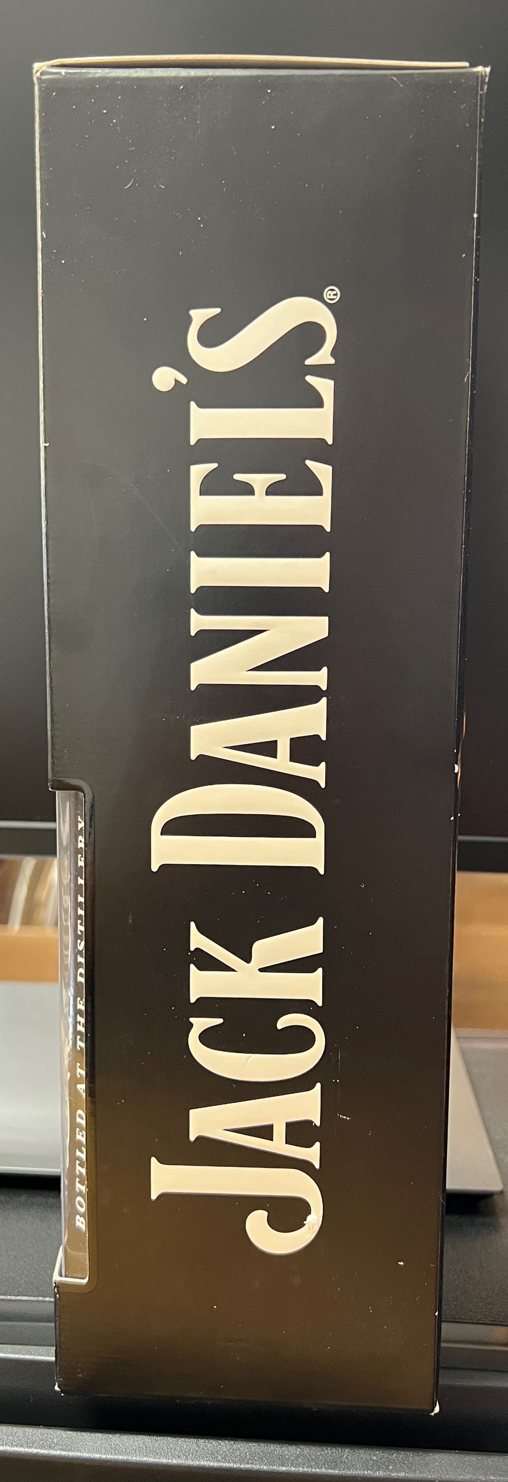 Set Black Label 1.75 With Flask - Jack Daniel’s Distillery, Lynchburg, TN (1.750 L) alcohol collectible - Main Image 2