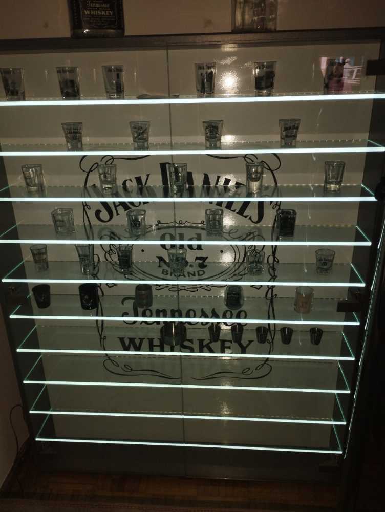 Glas Vitrine  alcohol collectible - Main Image 2