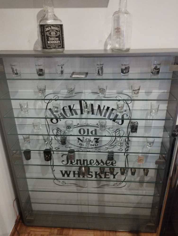 Glas Vitrine  alcohol collectible - Main Image 3