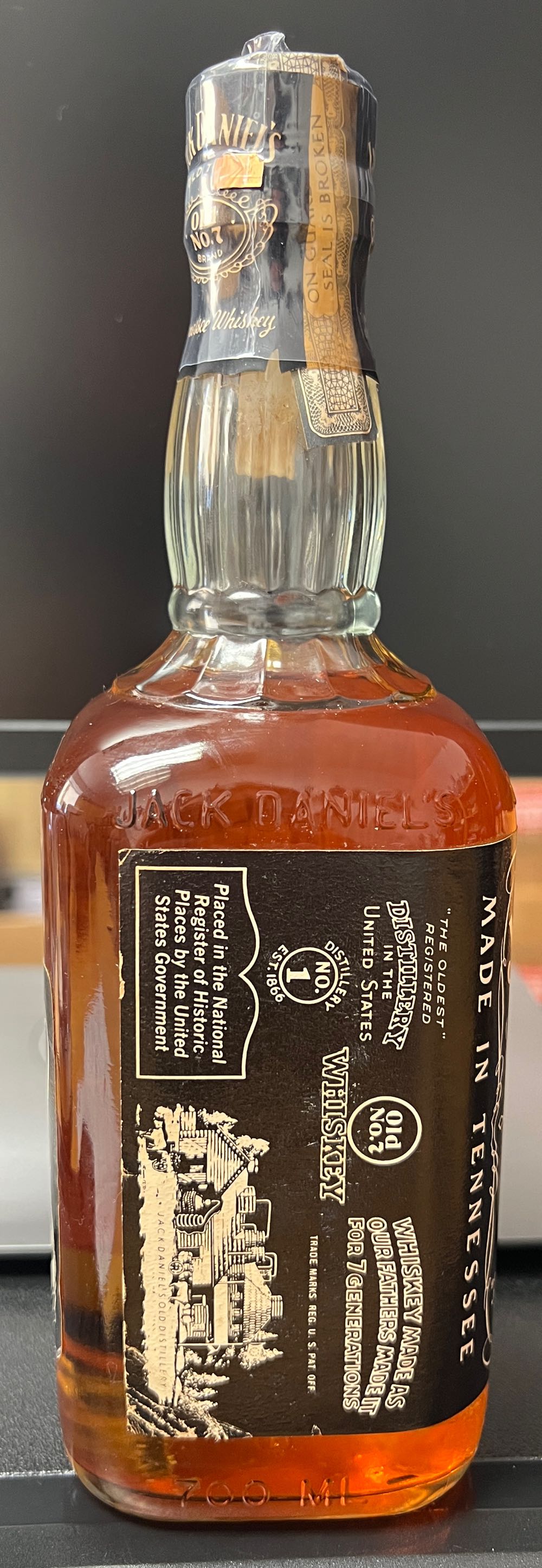 Black Label 1977 - Jack Daniel’s Distillery, Lynchburg, TN (700 mL) alcohol collectible - Main Image 2