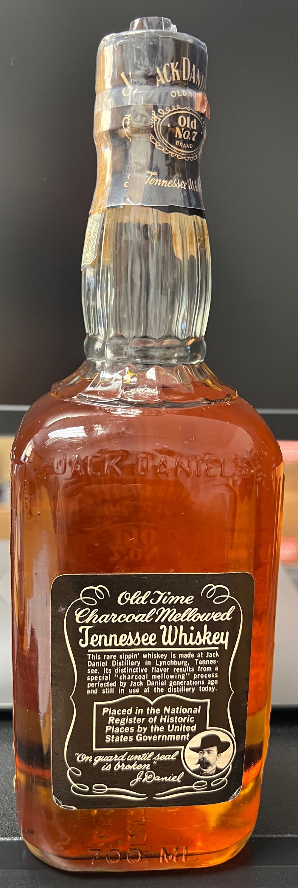 Black Label 1977 - Jack Daniel’s Distillery, Lynchburg, TN (700 mL) alcohol collectible - Main Image 3