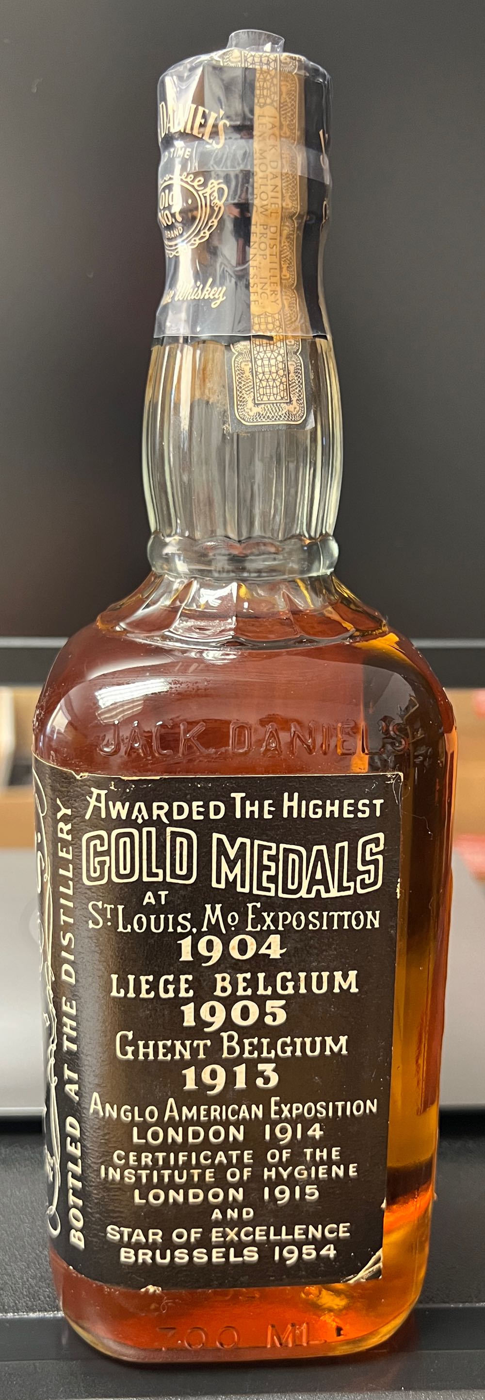 Black Label 1977 - Jack Daniel’s Distillery, Lynchburg, TN (700 mL) alcohol collectible - Main Image 4