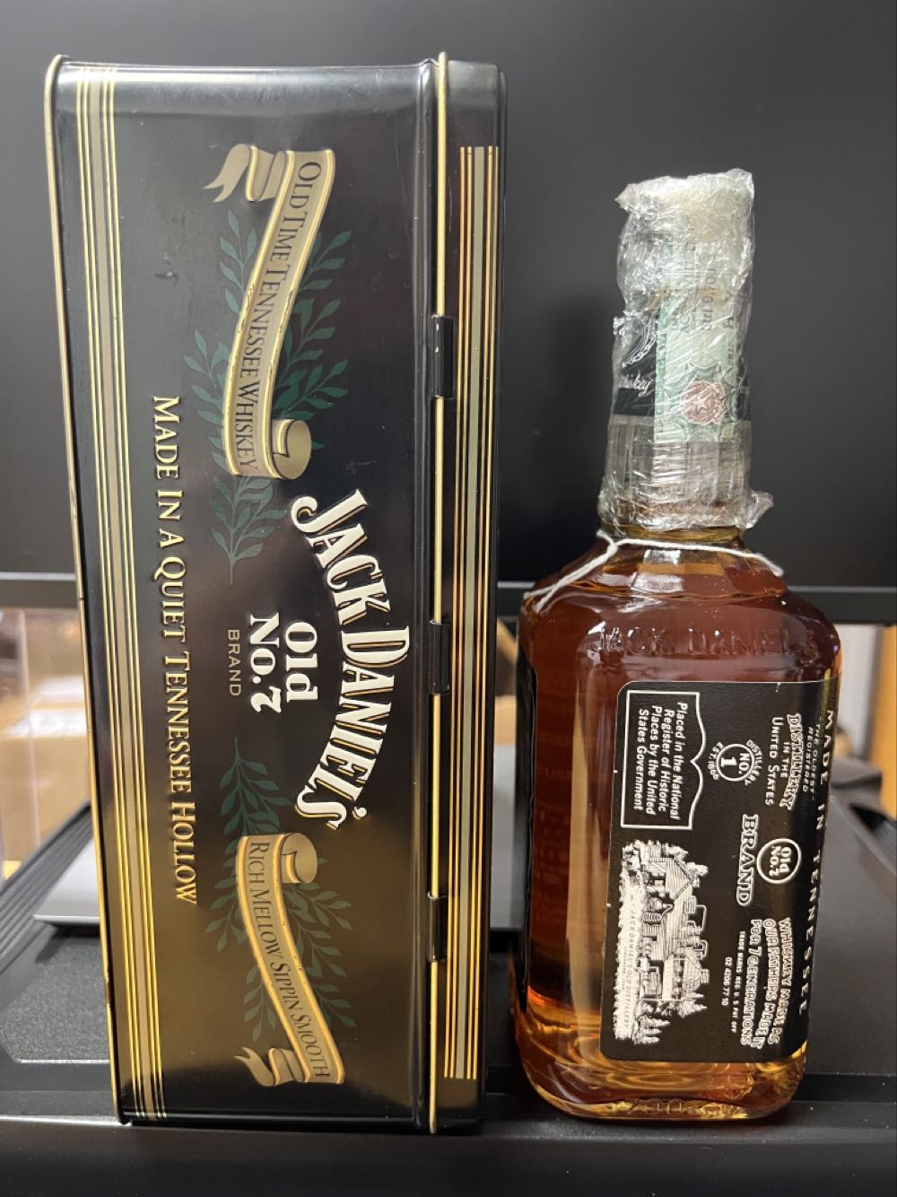 Tin Single Black Label 1996 - Jack Daniel’s Distillery, Lynchburg, TN (700 mL) alcohol collectible - Main Image 2