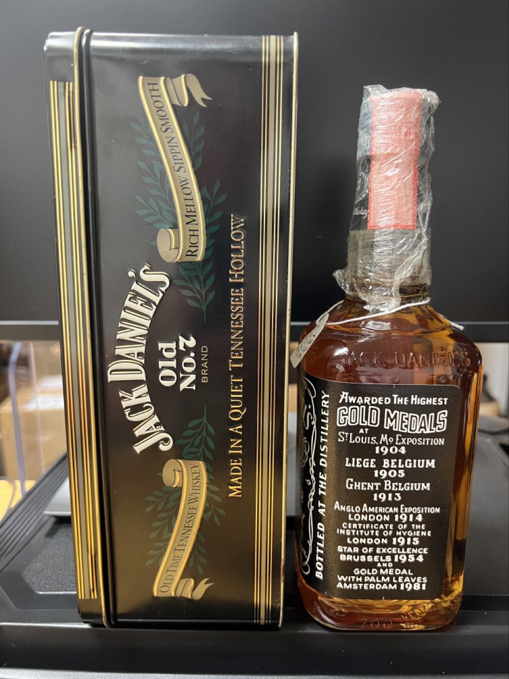 Tin Single Black Label 1996 - Jack Daniel’s Distillery, Lynchburg, TN (700 mL) alcohol collectible - Main Image 4